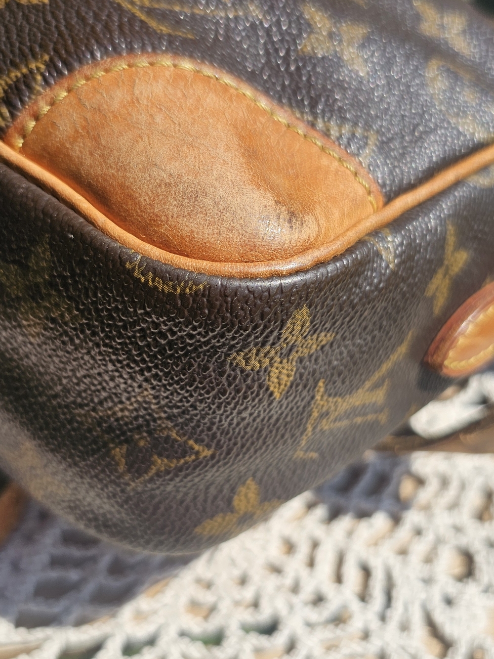 Louis Vuitton Trocadero 27 Crossbody Bag - Picture 9 of 16